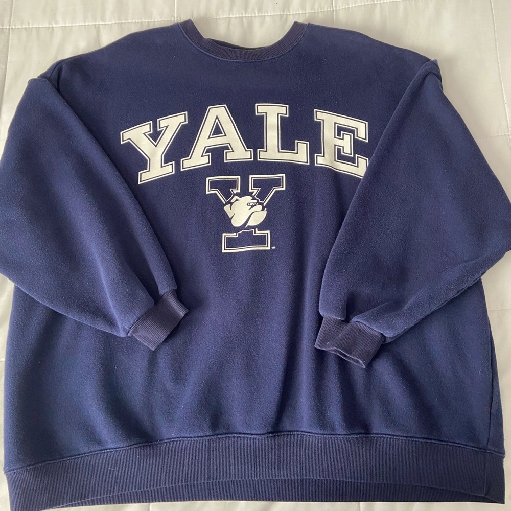 Sweatshirt / Crewneck